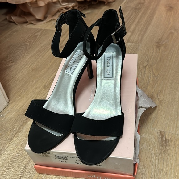 Brand new touch up heels black size 7, 7.5, 8, 8.5, 9, and 10 available. - Picture 3 of 8
